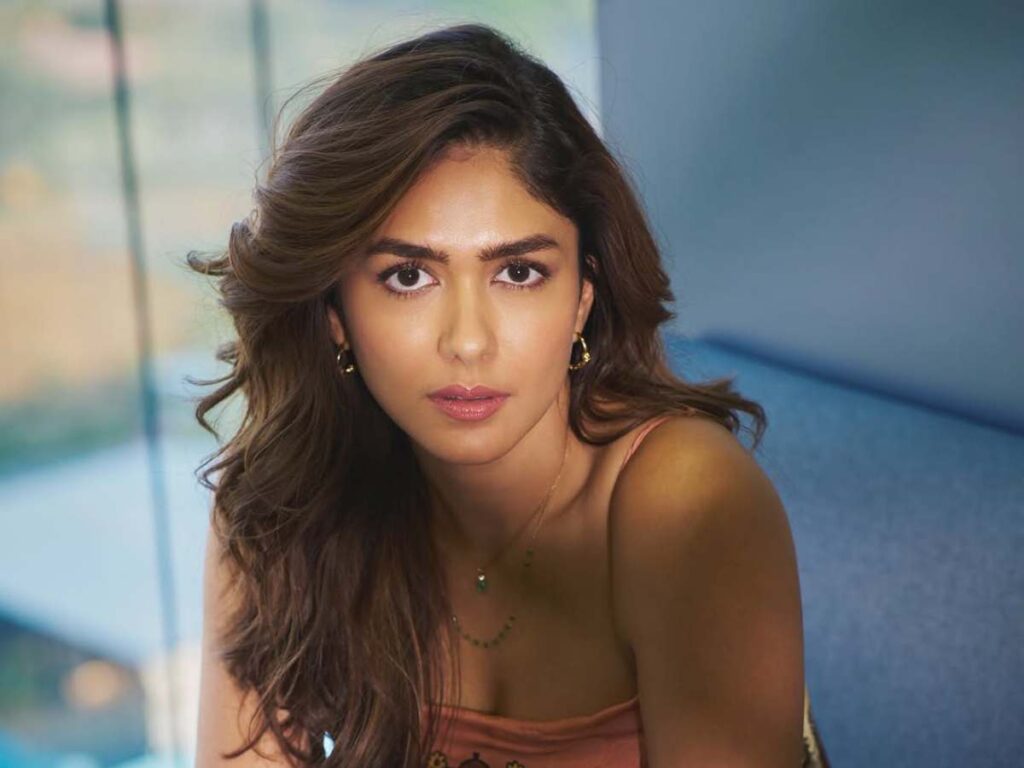 Mrunal Thakur shared his bitter experience in a Bollywood film